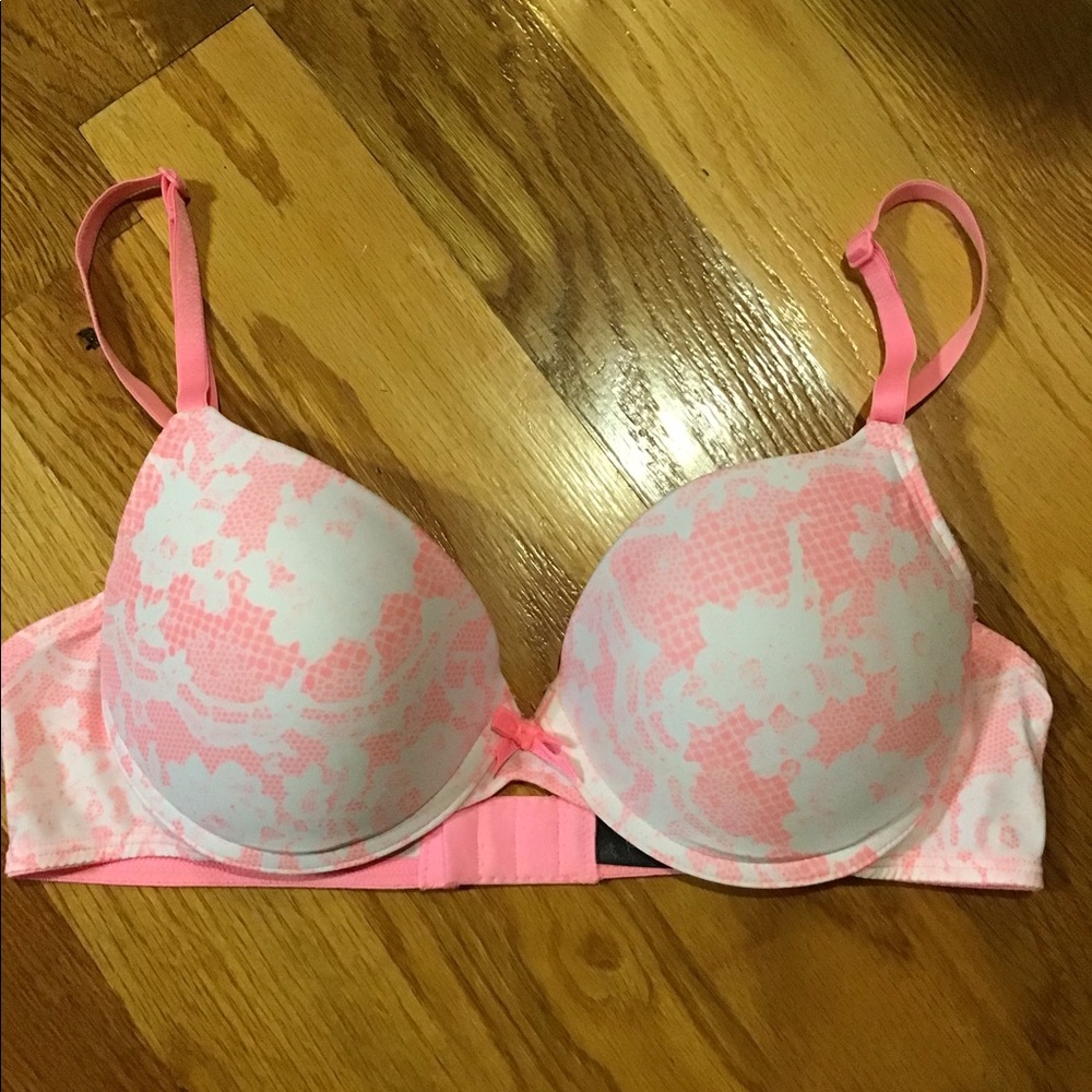 Women’s size 36B push-up underwire smart and sexy bra.  M